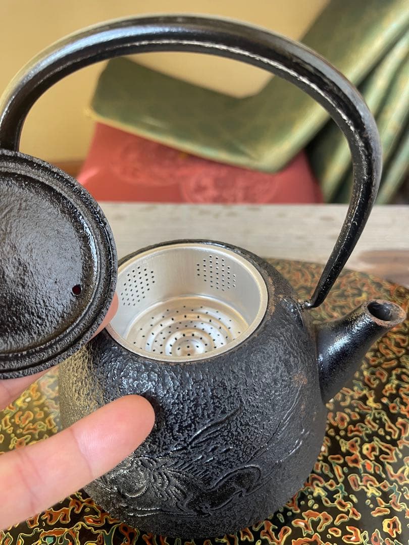 急須鉄瓶 南部鉄器 南部型馬　急須　鉄瓶　文秀堂　箱入り　木制台座付きセット