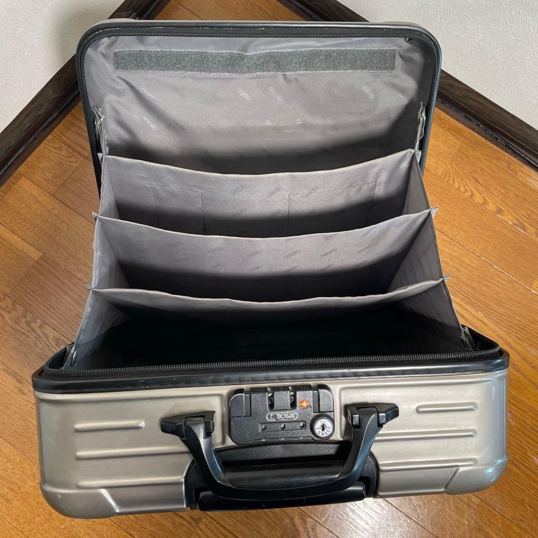 美品　RIMOWA ビジネストローリー　23L 機内持ち込み可　2輪　キャリー