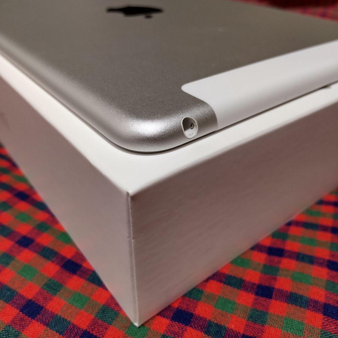 Apple iPad mini 4 シルバー　16G cellular