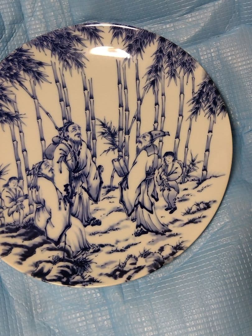 青白い竹林の絵皿肥前　哲三郎　青白磁 竹と人物の皿 直径37cm