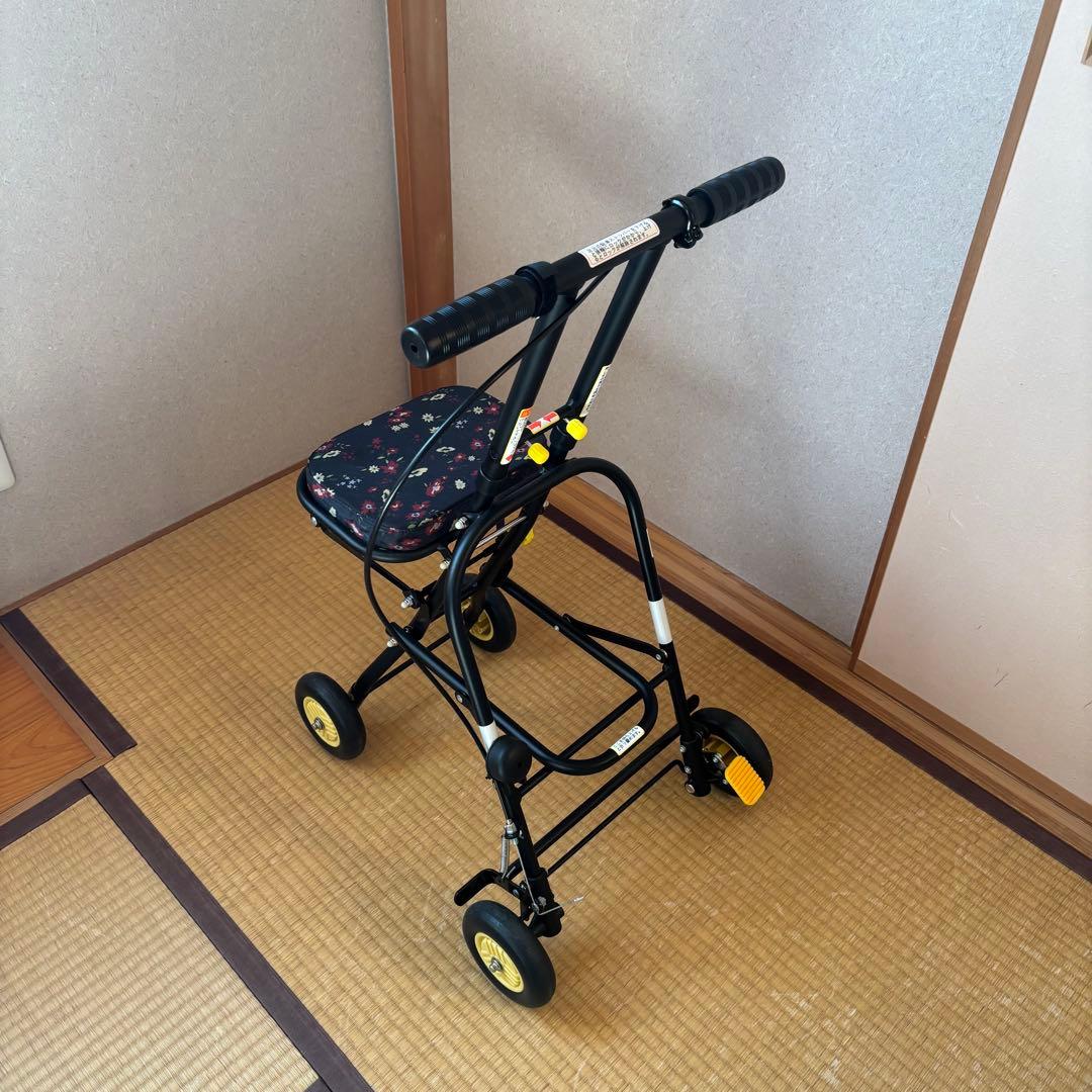 折りたたみ歩行器
