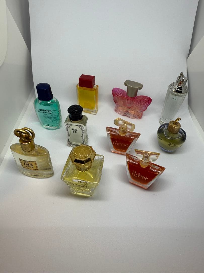 ミニ香水コレクション さまざまなブランド　32個セット(お値引き交渉OK)