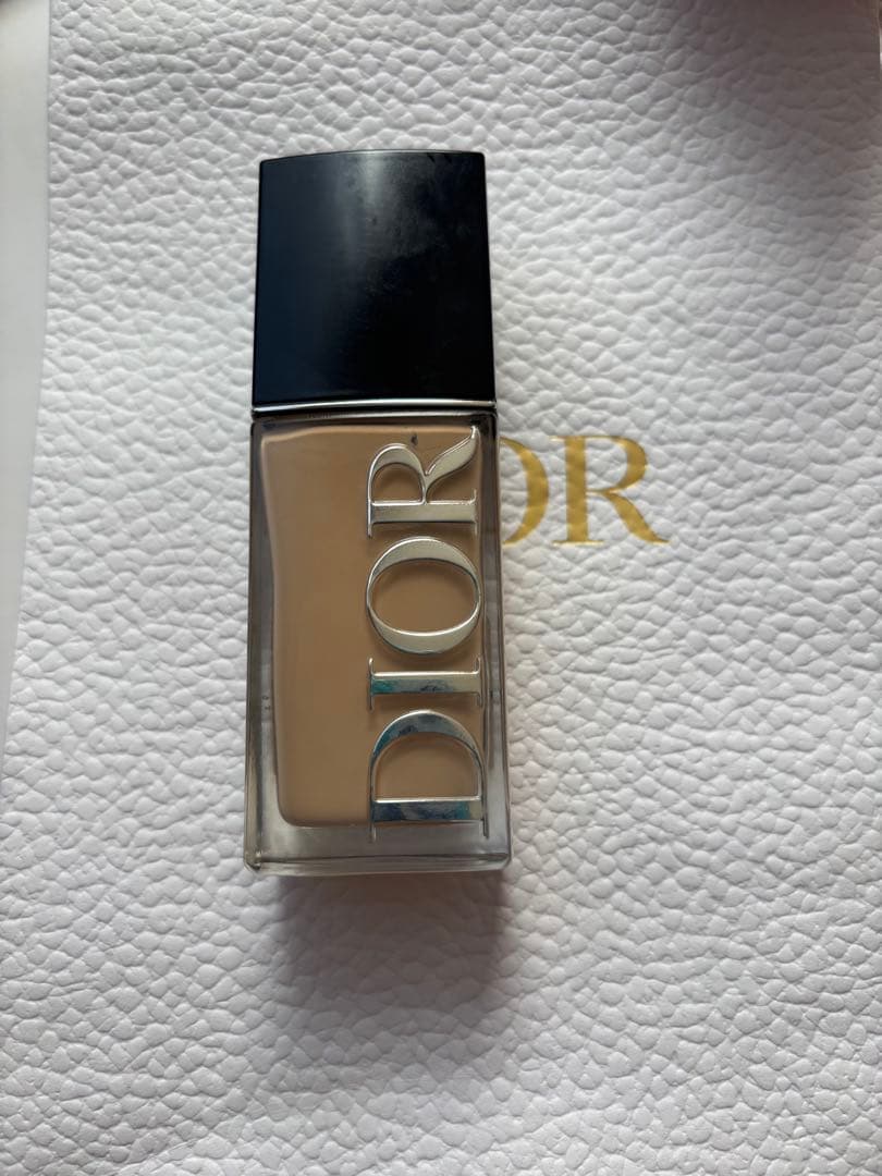 Dior Forever フルイドスキングロウ　1.5N