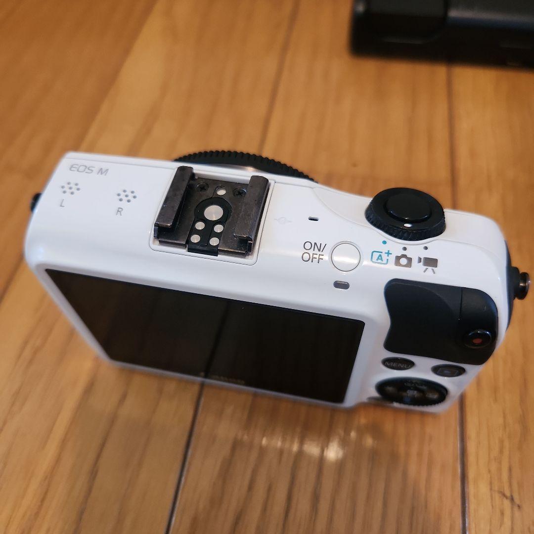 Canon EOS M デジタル一眼レフ レンズ2本セット　ホワイト