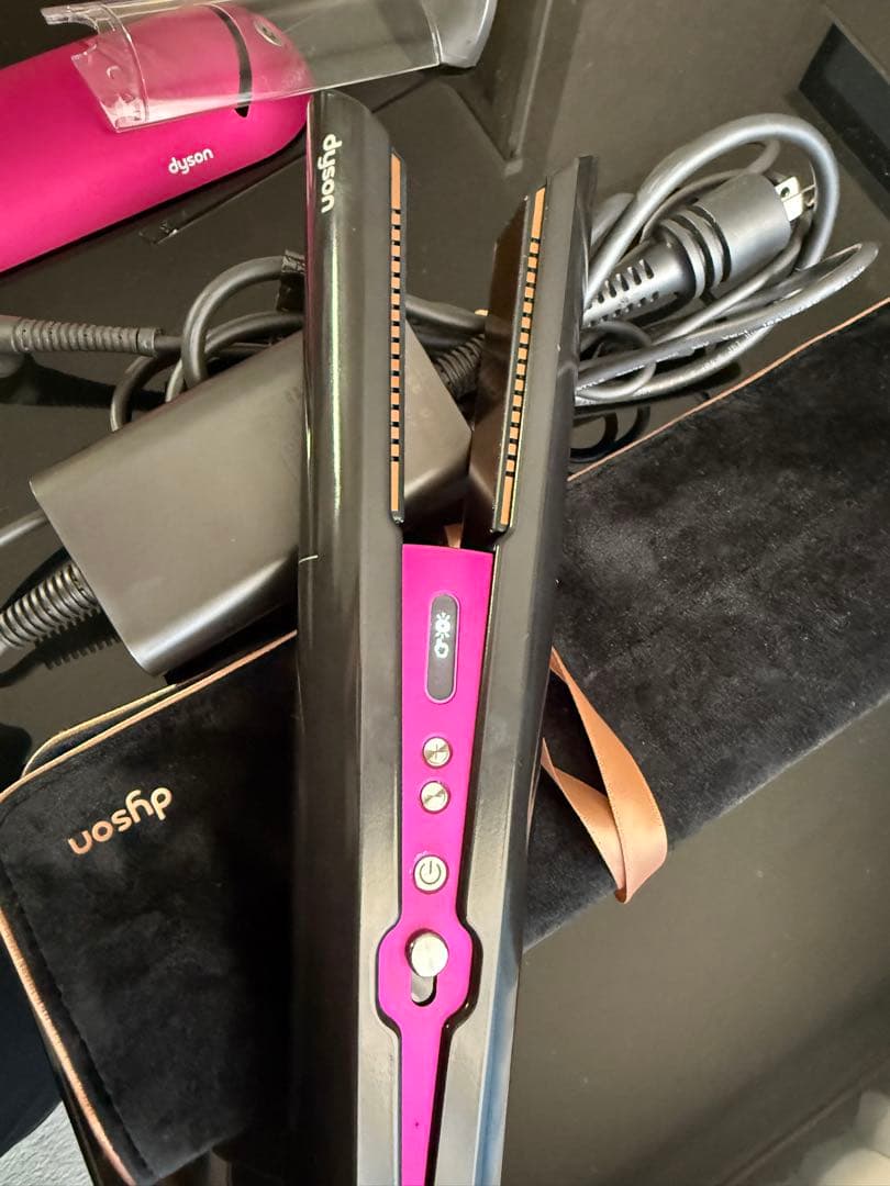 は*な様 Dyson ストレートヘアアイロン ブラック/ピンク コードレス