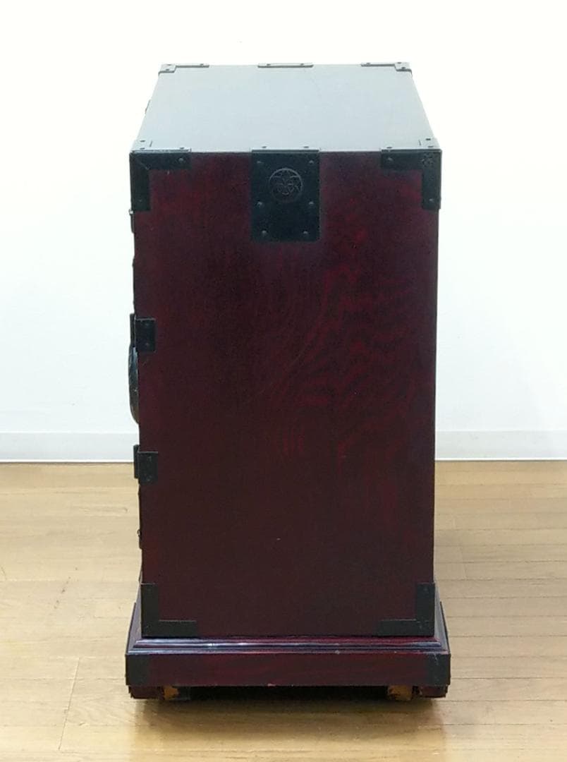 岩谷堂様式 木製 内桐 欅 渦杢 杢目 装飾金具 鍵付き 車箪笥 民芸箪笥
