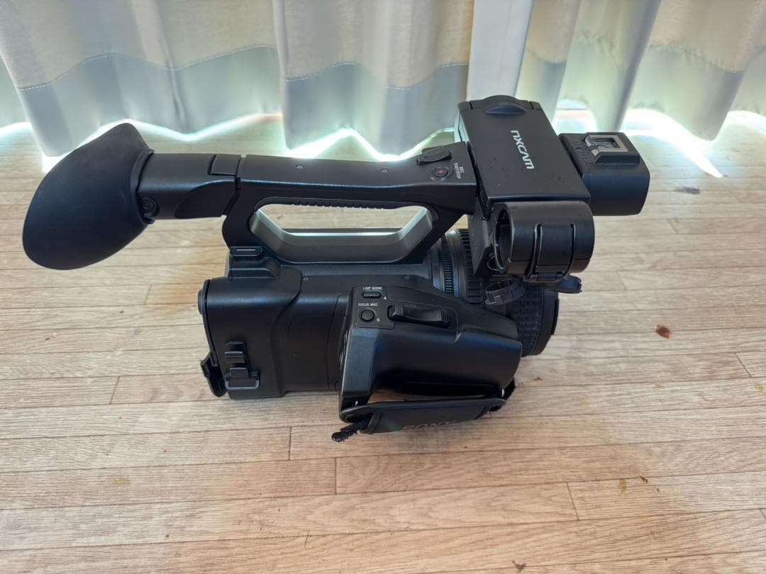 SONY HXR-NX100 ビデオカメラ/マイク/充電器/中古品