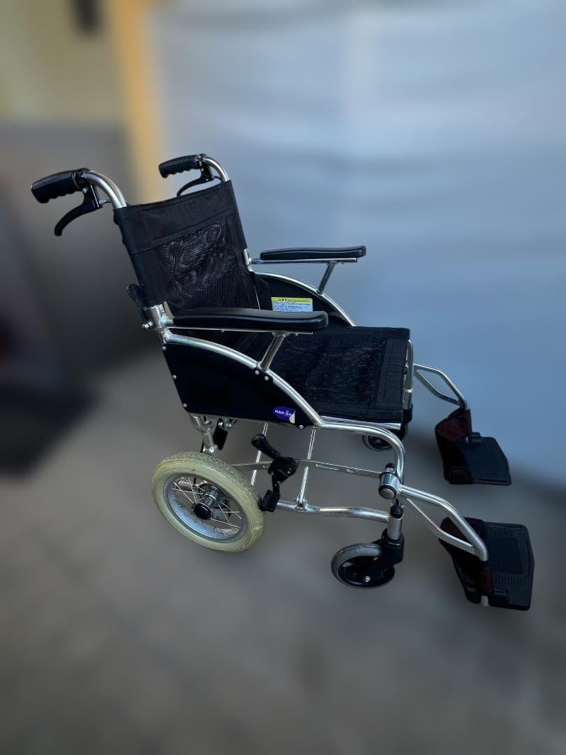 ＜24h以内に発送＞カドクラ　介助用車椅子