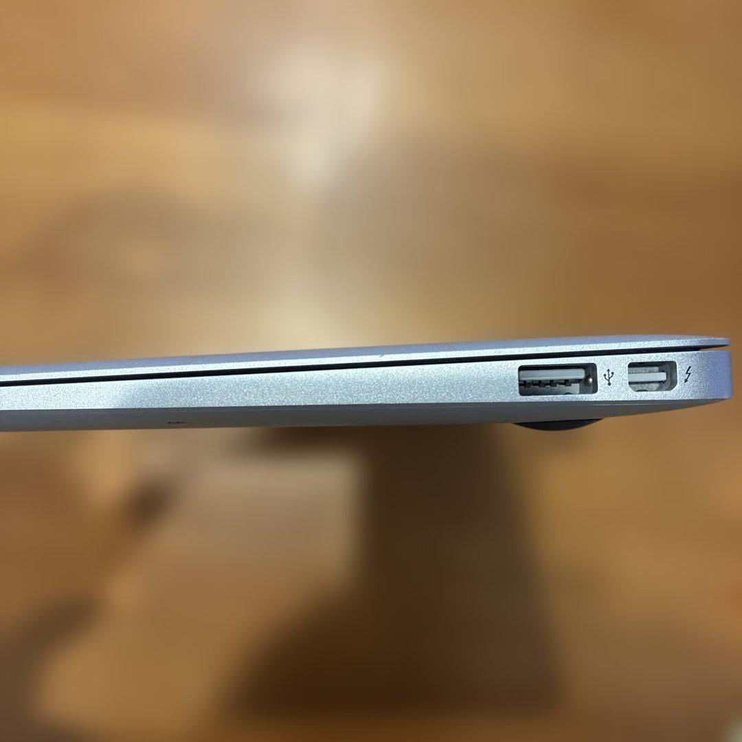 MacBook Air 2012 i5/4GB/11.7inch/ACアダプタ付