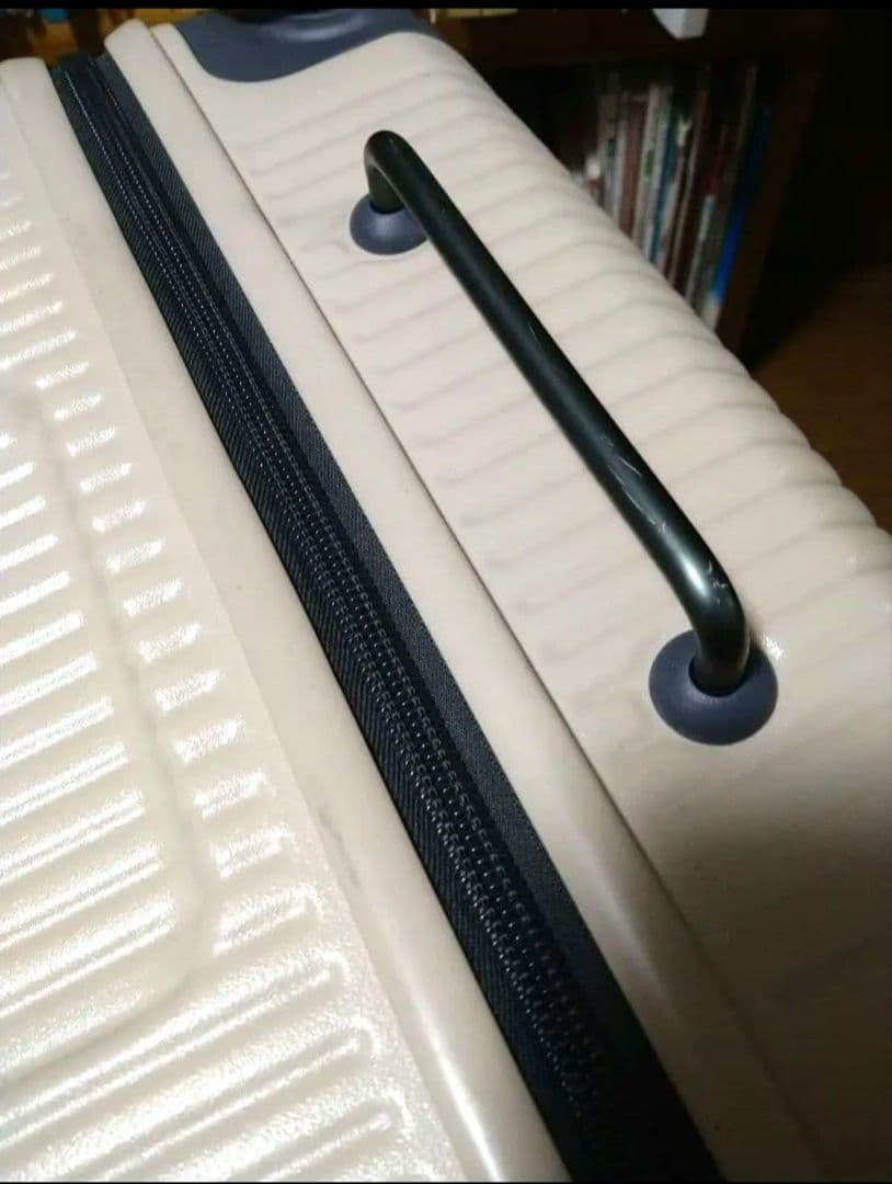 イノベーター　キャリーケース　92L　バニラ