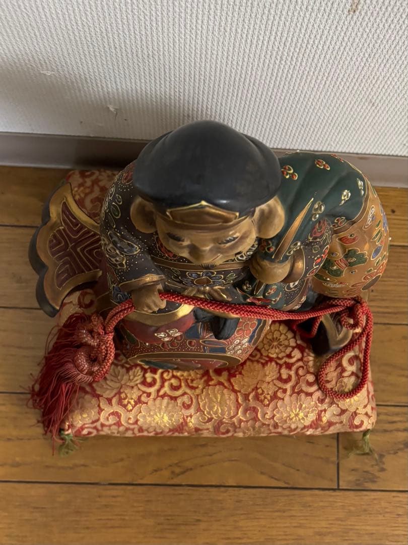 九谷焼　八幡窯　須栄義　打ち出の小槌に乗った布袋様　骨董　座布団付き