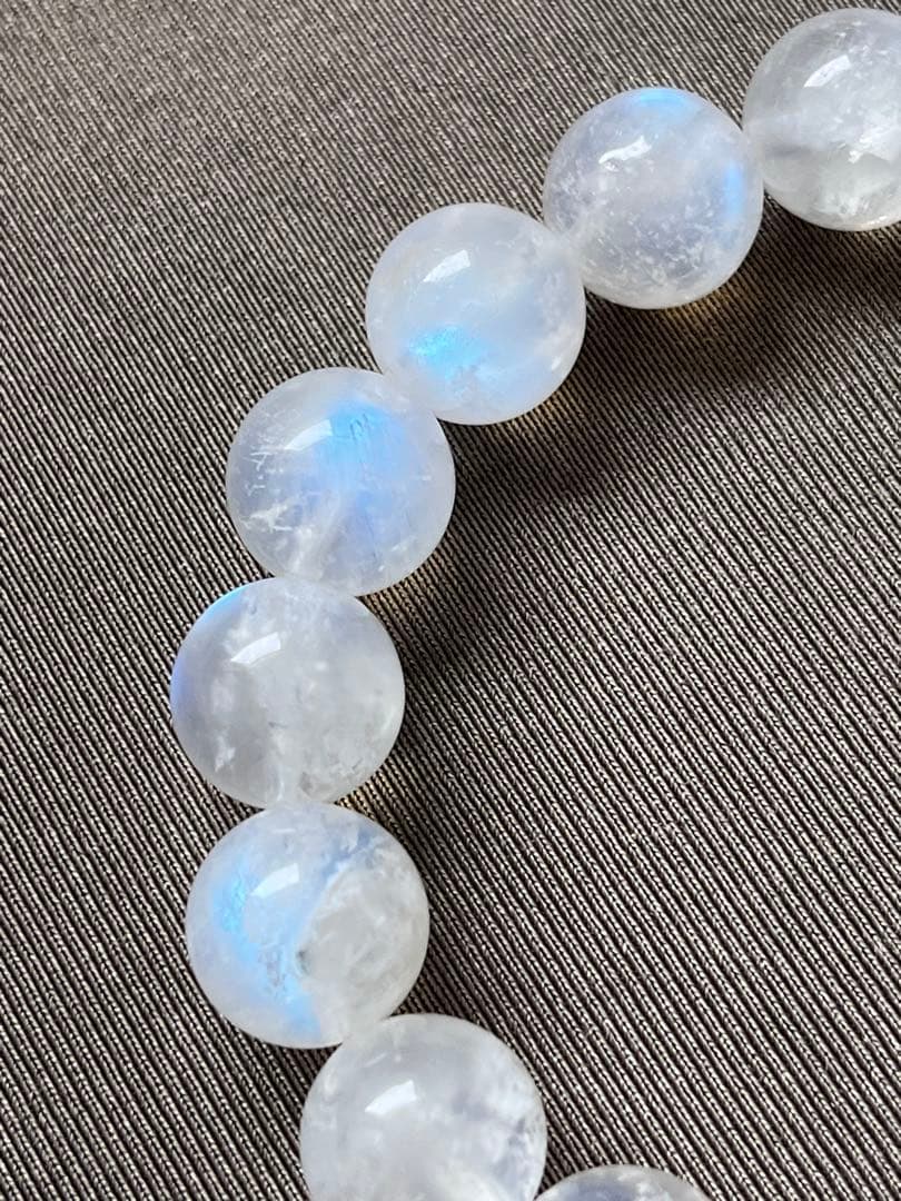 天然石ブレスレット☆高品質！ブルームーンストーン１１ｍｍ☆ブルーシラーが美しい♡