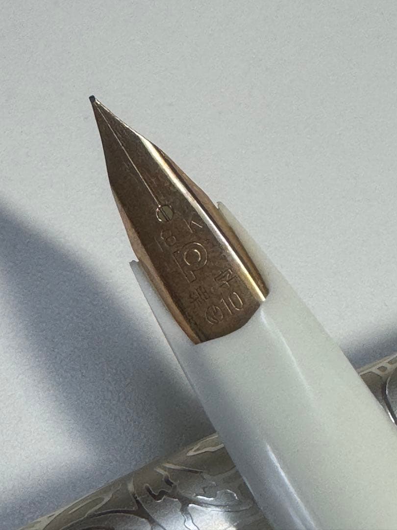 Q187廃盤万年筆 PLATINUM ペン先18K刻印 唐草模様 ビンテージ
