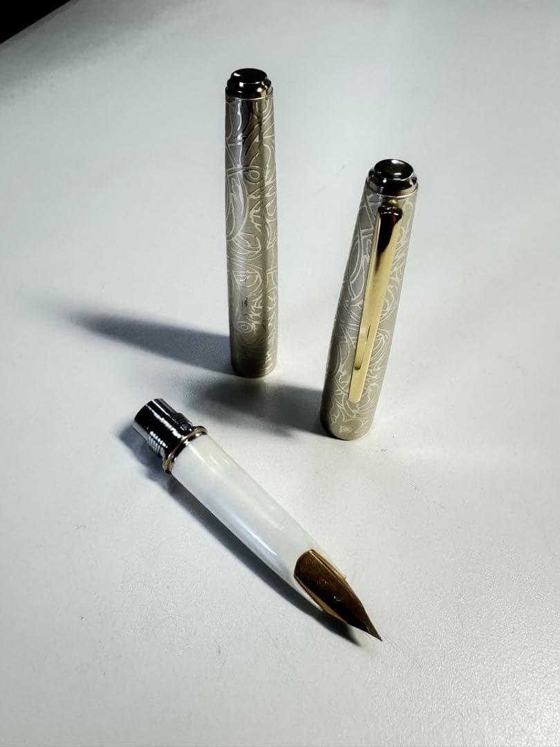 Q187廃盤万年筆 PLATINUM ペン先18K刻印 唐草模様 ビンテージ
