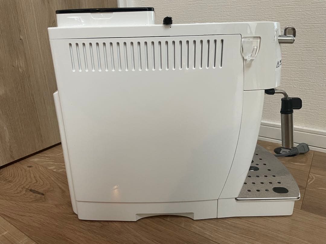 DeLonghi Magnifica S エスプレッソマシンECAM22112W