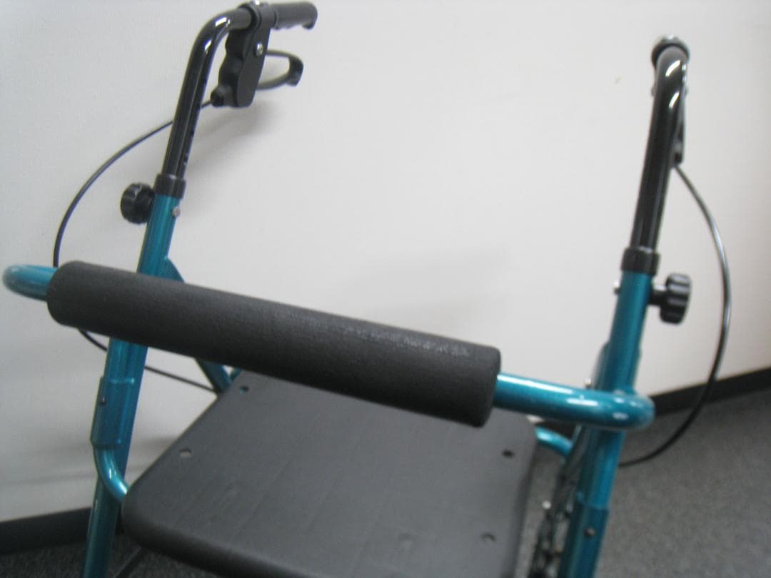 【カワムラサイクル】四輪歩行車 KW20 グリーン ①
