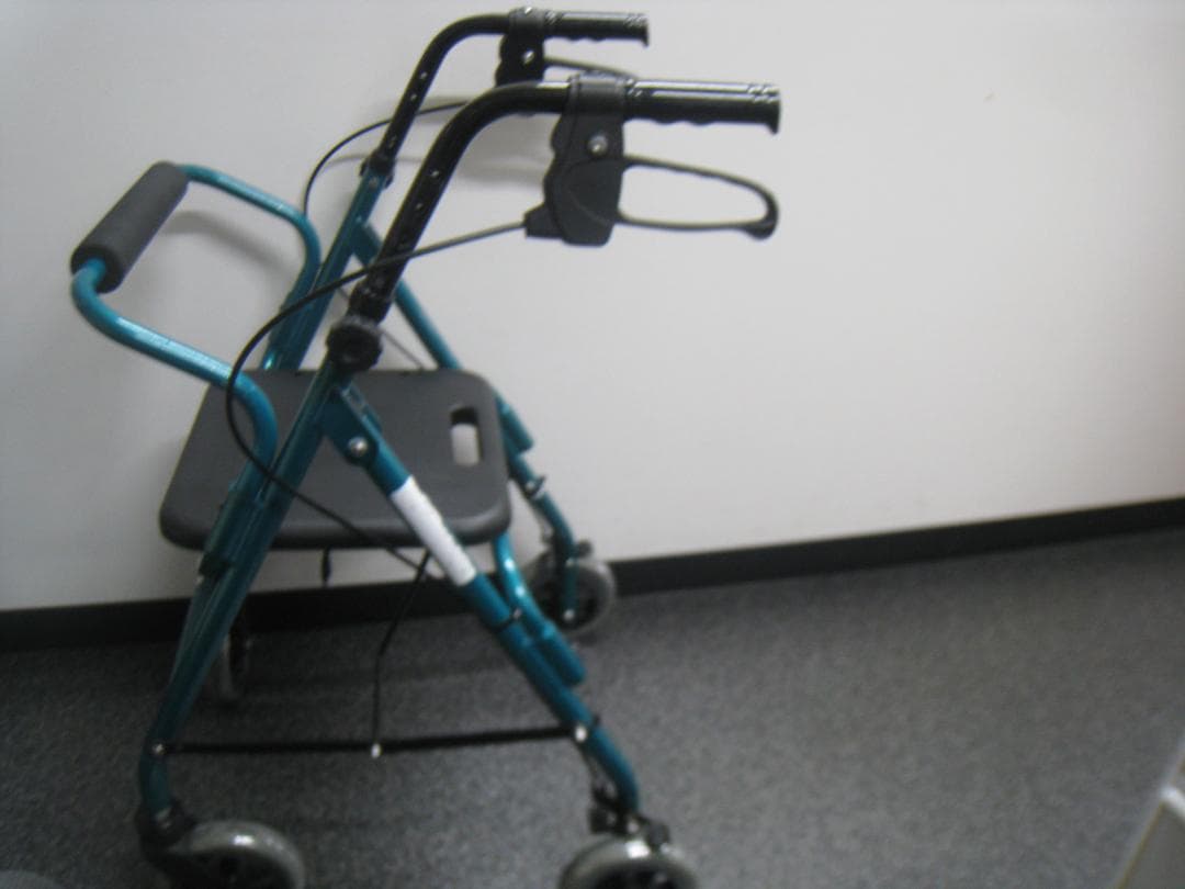 【カワムラサイクル】四輪歩行車 KW20 グリーン ①