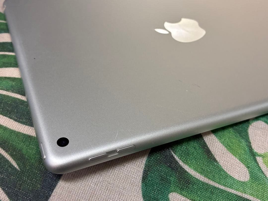 iPad 第6世代 32GB シルバー