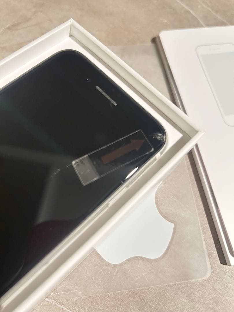 Apple iPhone SE (第2世代) ホワイト 本体　128GB