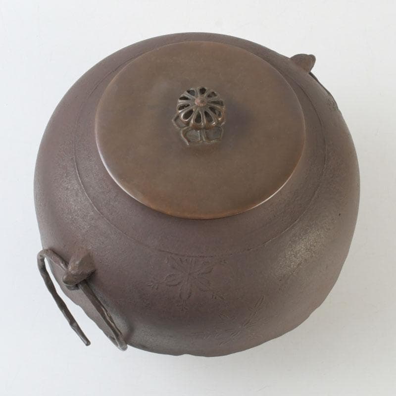 茶道具　釜師　畠春斎作　繰口尾垂　雪花文釜　共布共箱　V　9912A