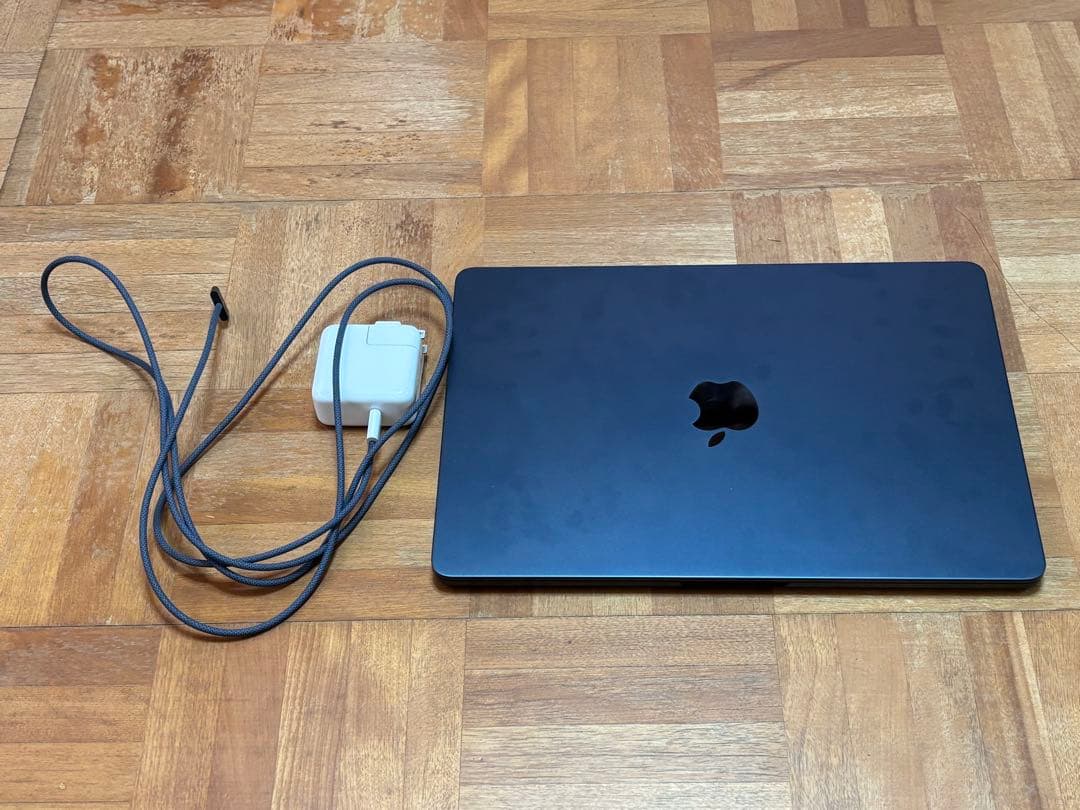 さ*き様 Apple MacBook スペースグレー 本体 充電器付き