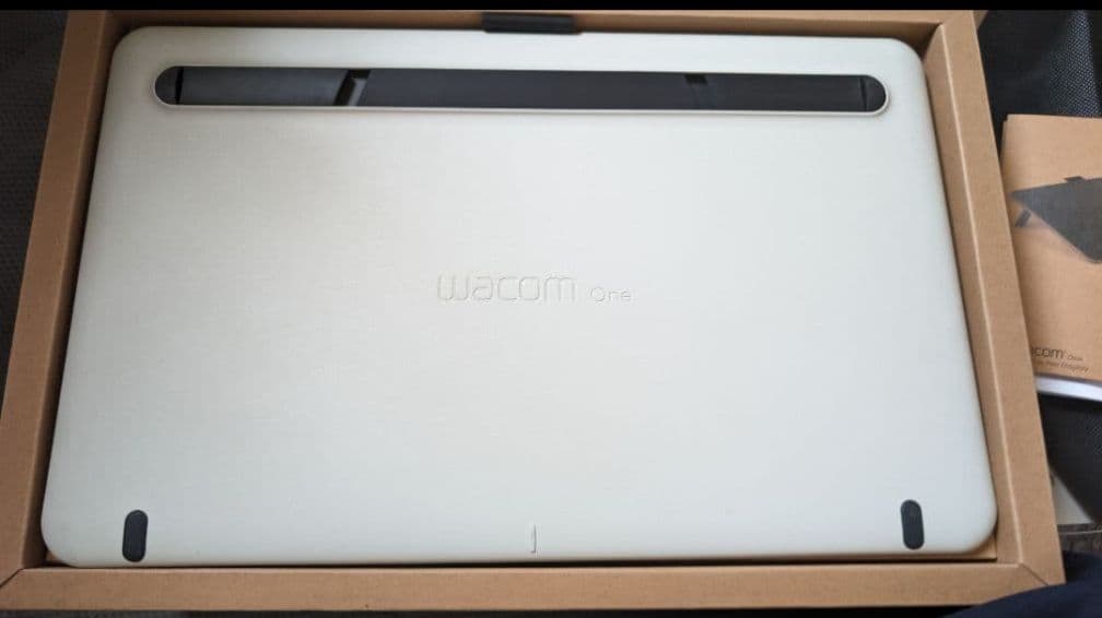 wacom one 13.3本体セット DTC133W0D 市販対応専用ペン付
