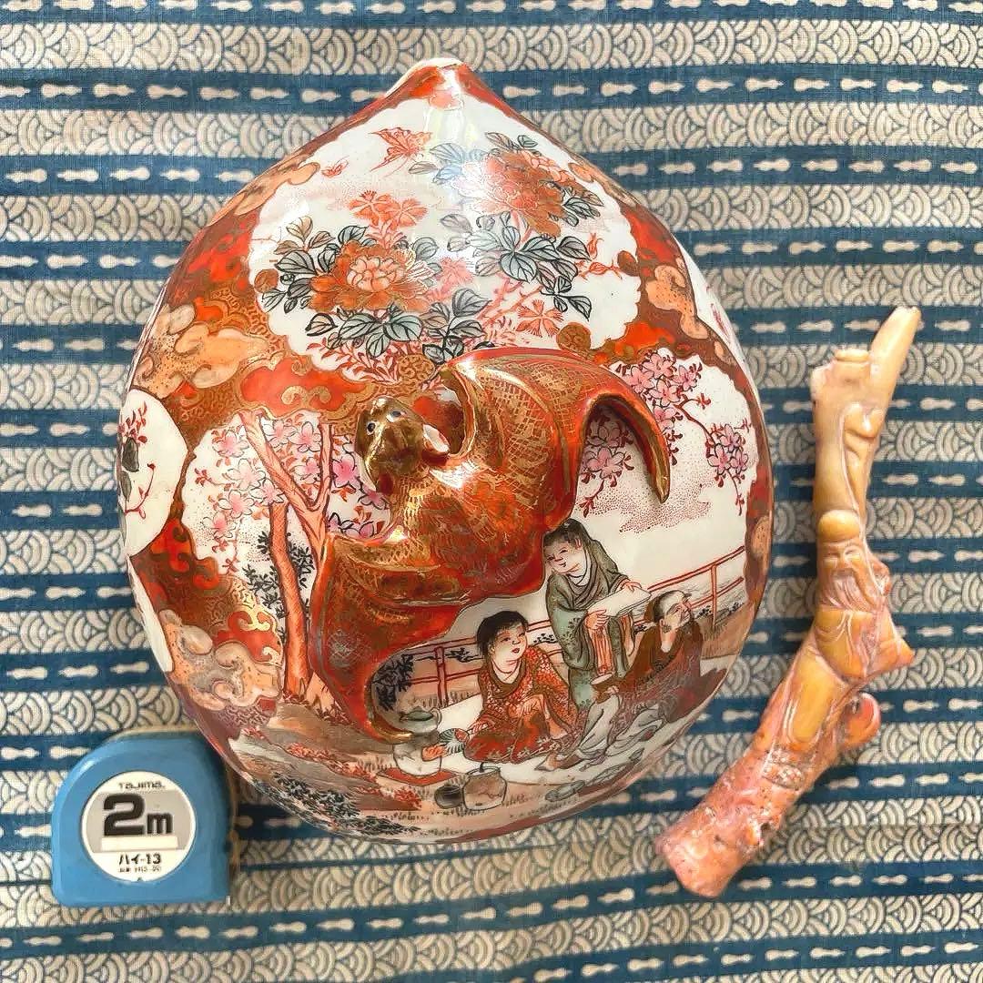 蝙蝠　桃　時代九谷焼 金彩細密描 桃型蓋物（共箱付）吉祥蝙蝠文 再興九谷の面影