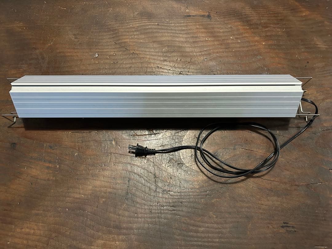 アクロ　4200ルーメン ＴＲＩＡＮＧＬＥＬＥＤ ６００