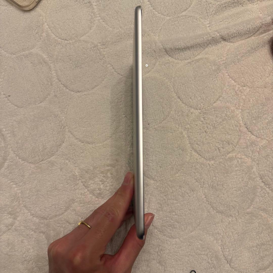 iPad mini 4 128ギガ　ホワイト