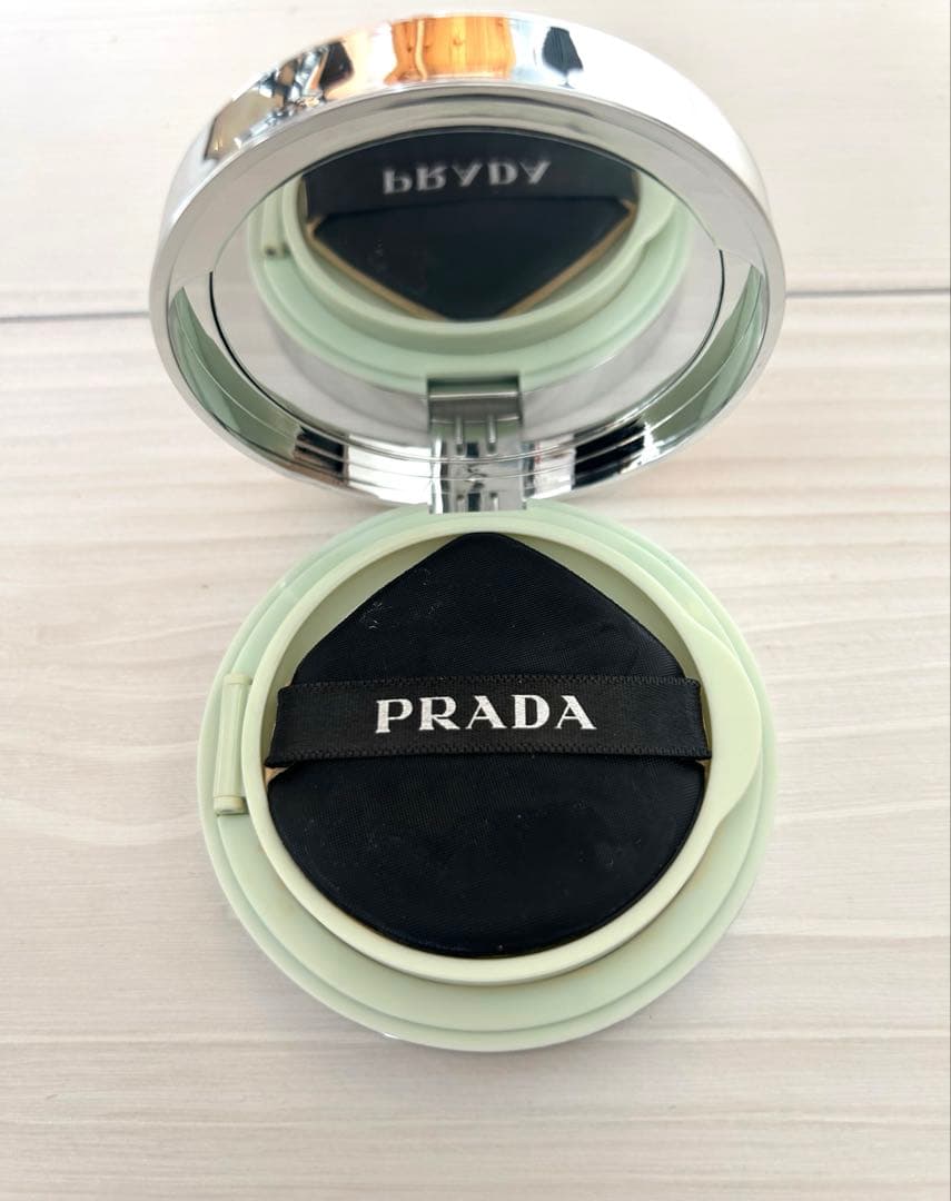 PRADA AUGMENTED SKIN LN10 クッションファンデーション