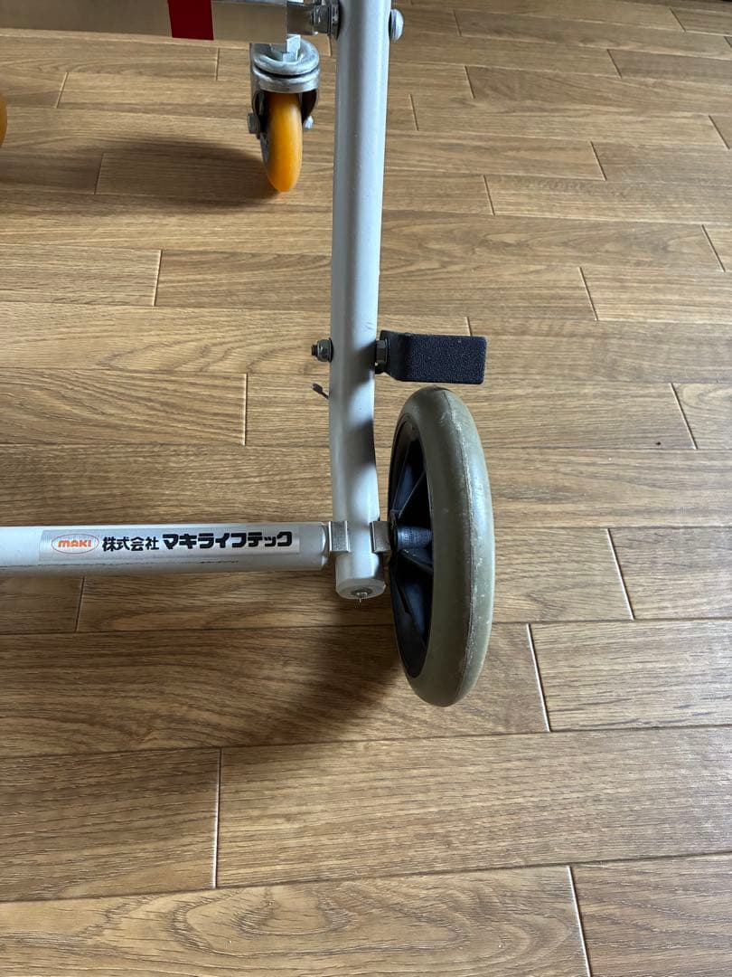 折りたたみ式シルバーカー 青と黒のチェック柄