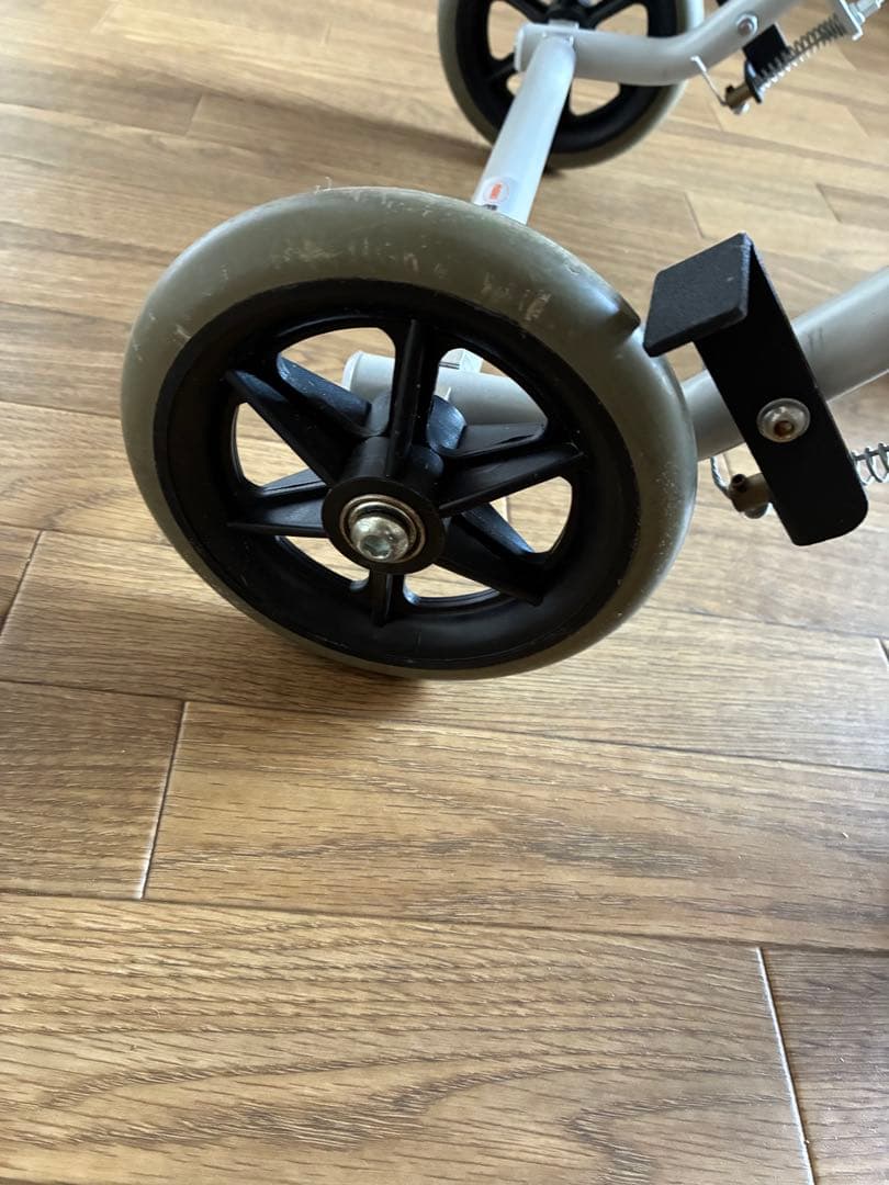 折りたたみ式シルバーカー 青と黒のチェック柄