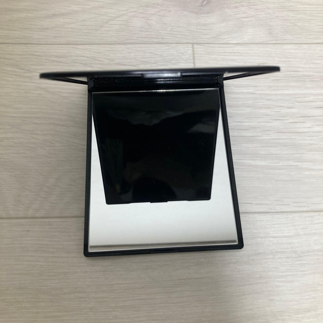 CHANEL 携帯用ミラー　鏡　専用ケース付き 11.5×9.5㎝