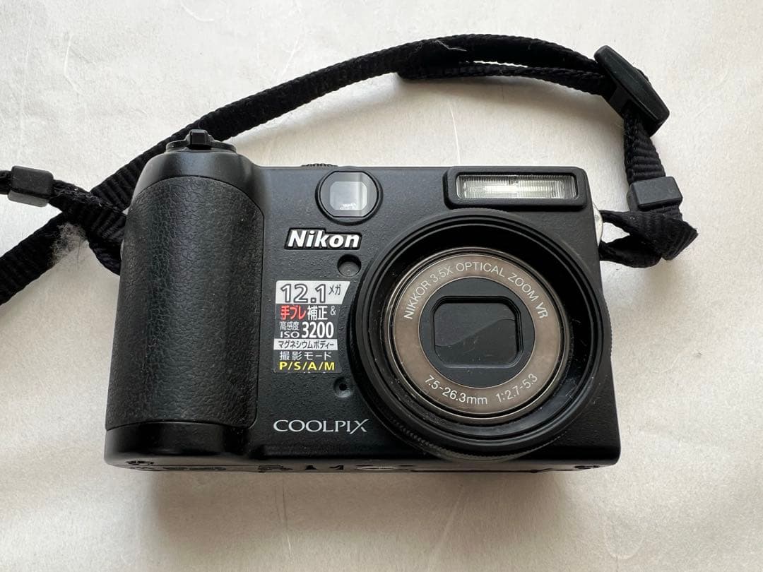 動作品 Nikon Cool Pix本体 とバッテリー×3 充電器