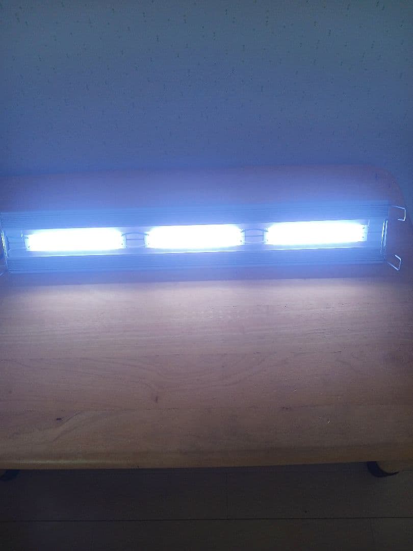 アクロトライアングル　 LED VIVID 600　水槽用LEDライト