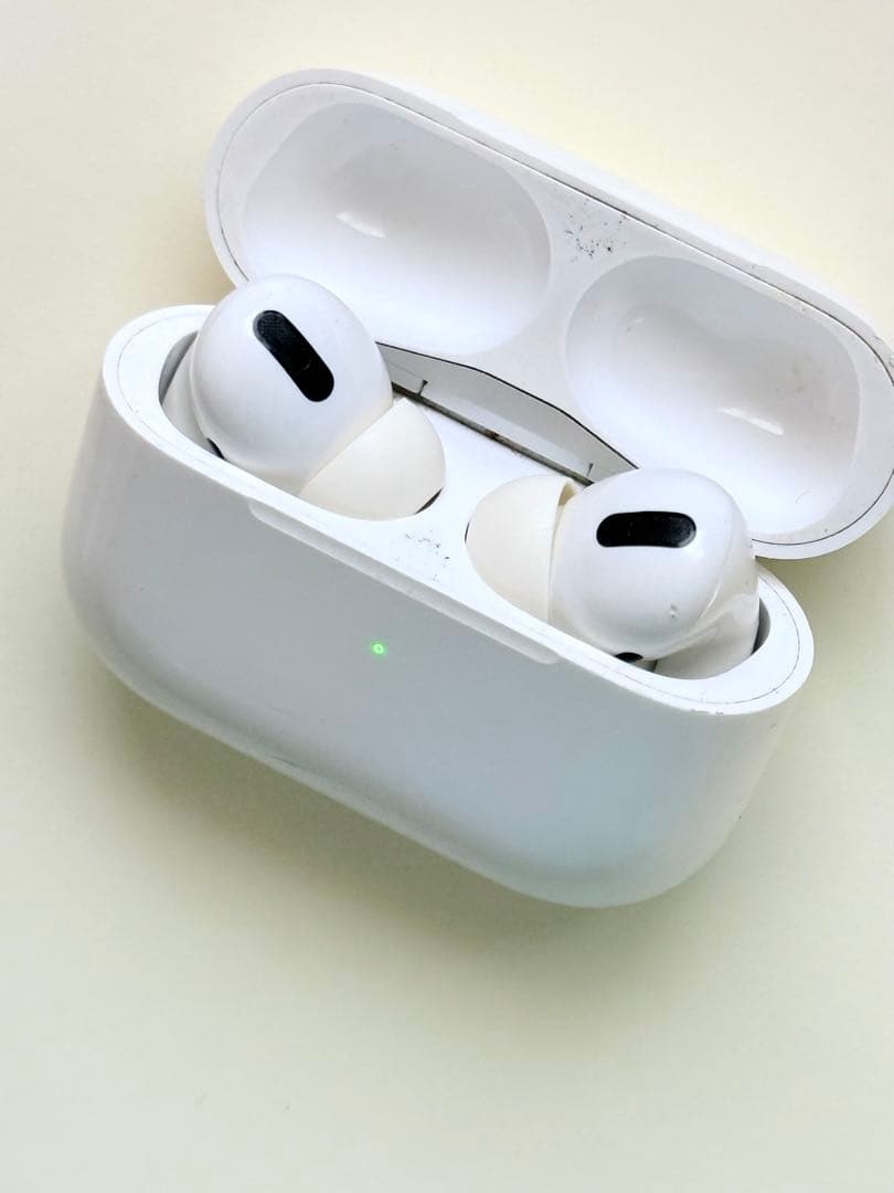 AirPods Pro 本体＋充電ケース 左イヤホン一時的ノイズあり