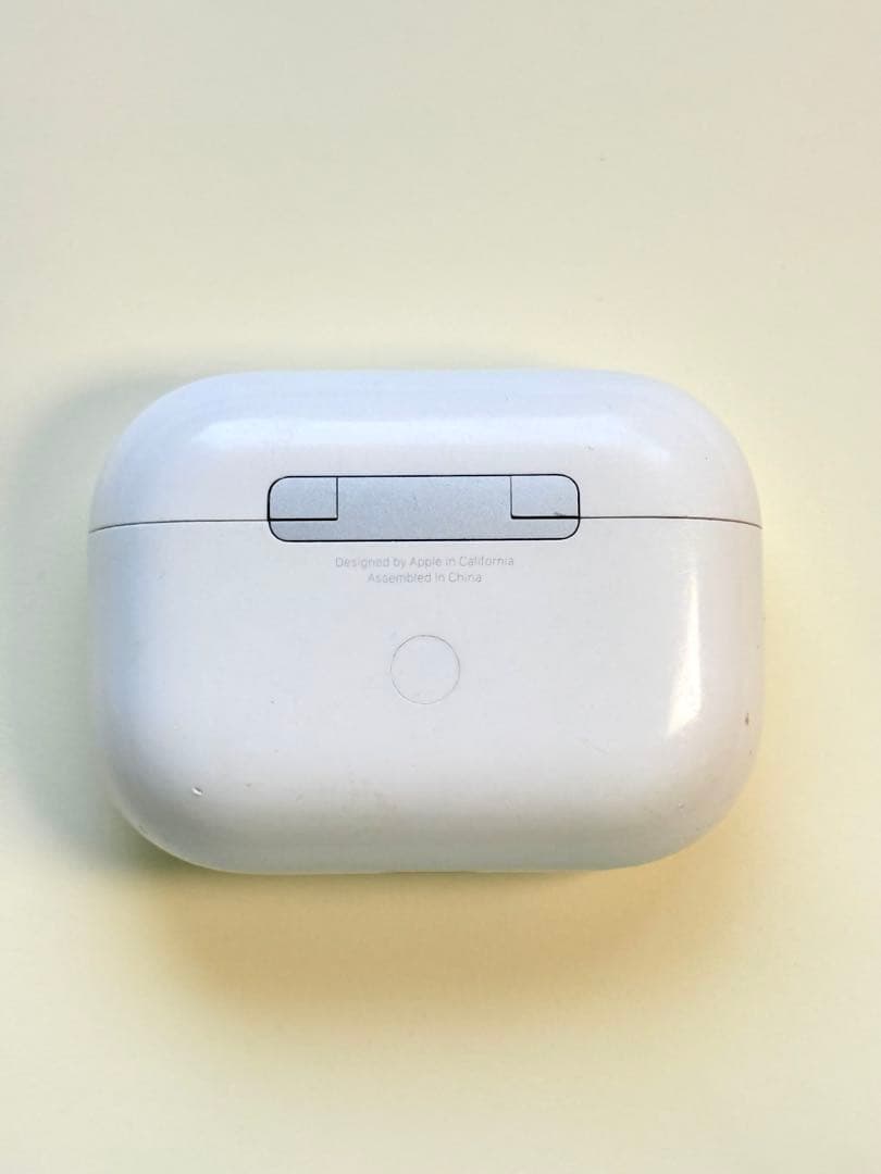 AirPods Pro 本体＋充電ケース 左イヤホン一時的ノイズあり