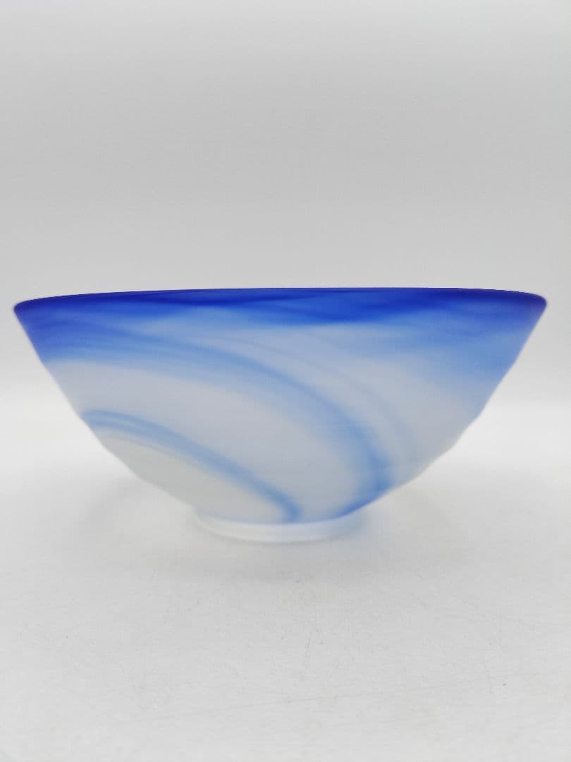 d047【未使用】茶碗 ガラス 義山　ブルー　岡本寛 木箱 茶道具