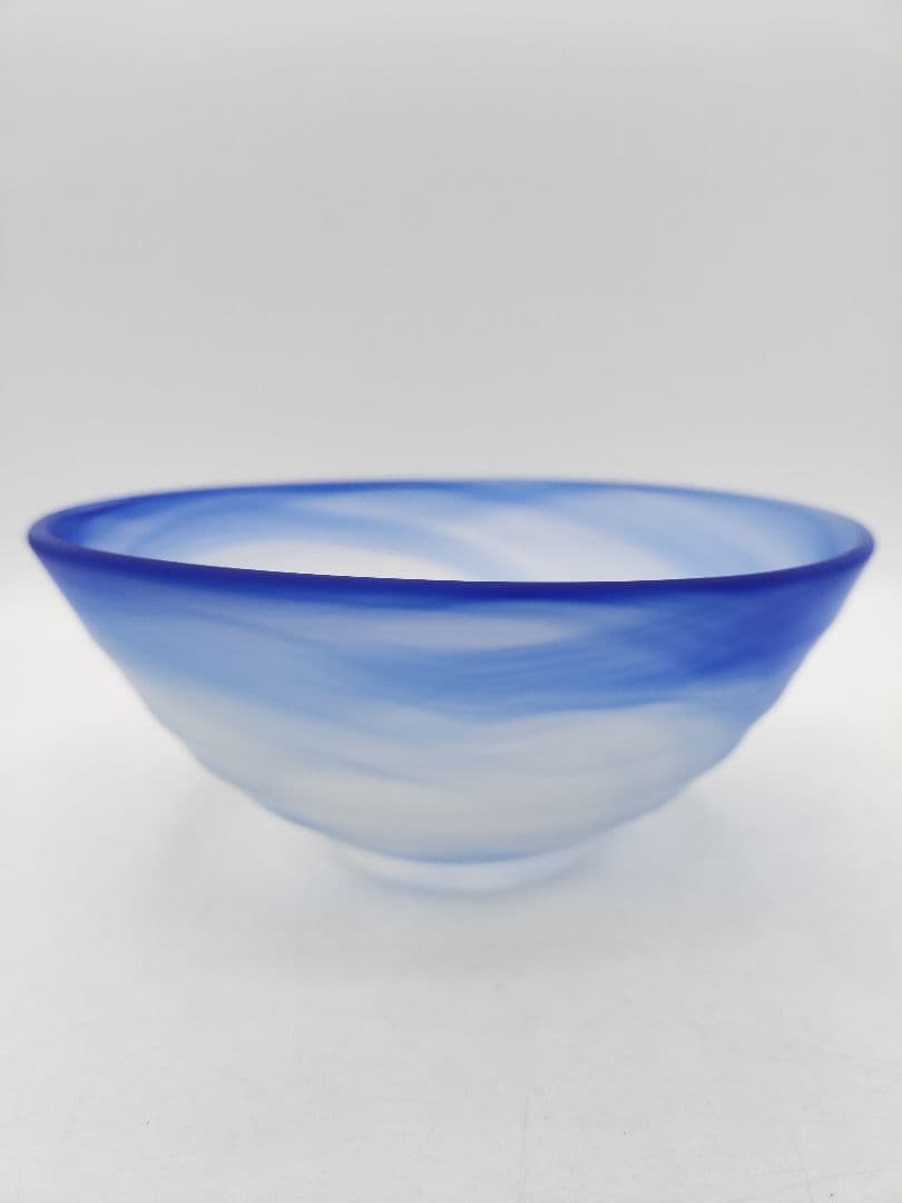 d047【未使用】茶碗 ガラス 義山　ブルー　岡本寛 木箱 茶道具