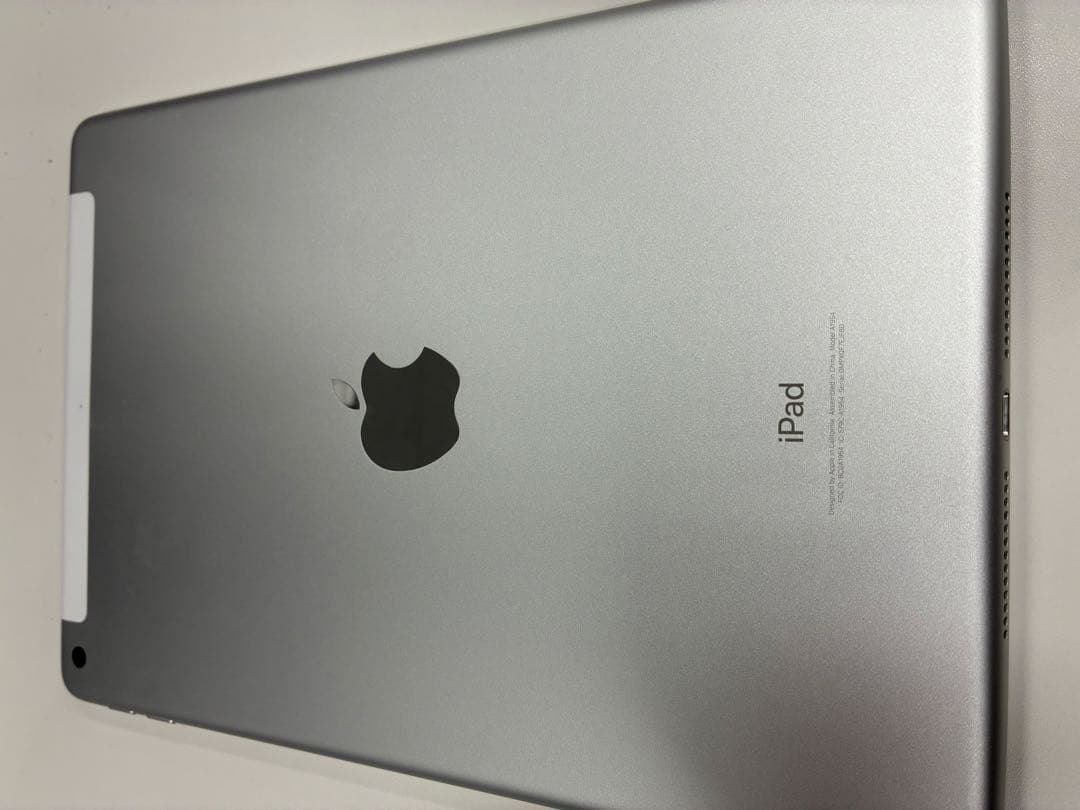 Apple iPad 6th シルバー 32GB Wi-Fi+Celluler