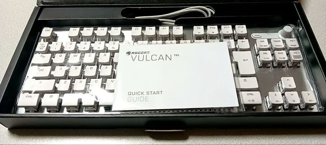 ROCCAT VULCAN TKL メカニカルキーボード(White)