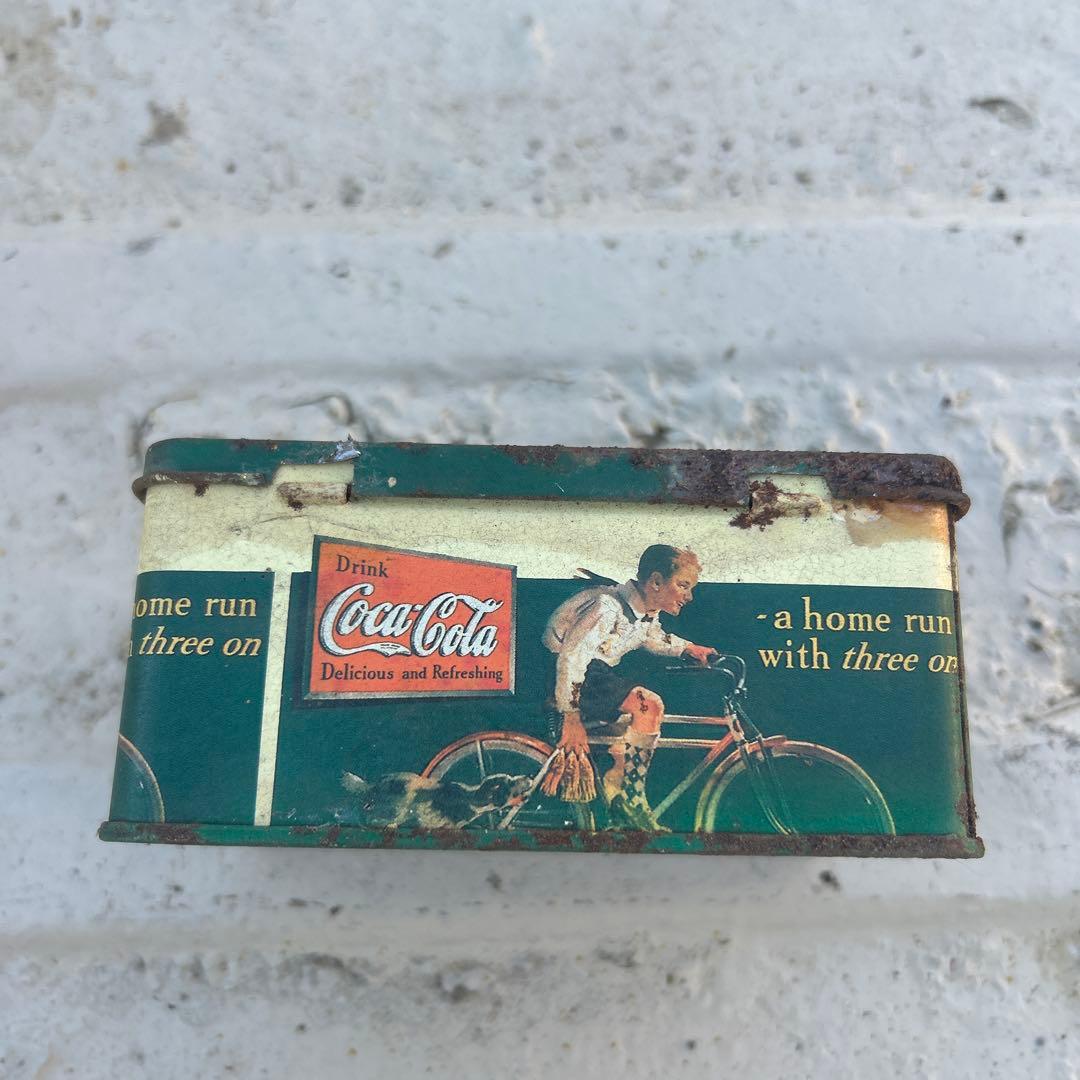 Coca-Cola 古い缶 自転車の少年