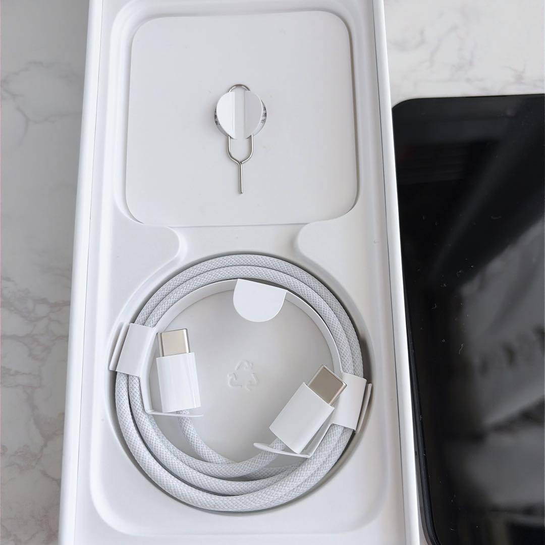 しずくpapaさま【美品】iPhone15 ブラック128GB バッテリー90%