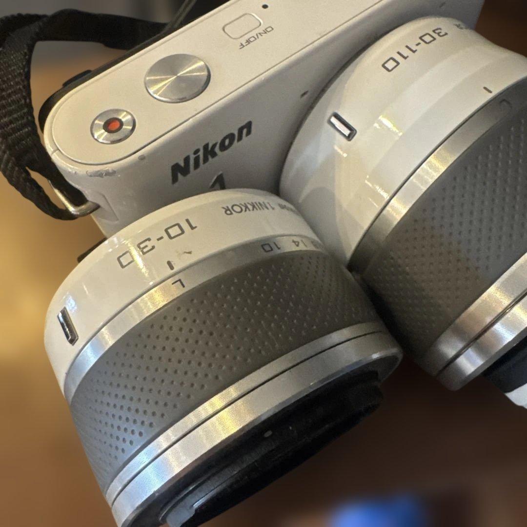 Nikon 1 J2 ミラーレス　カメラ　白　デジタル