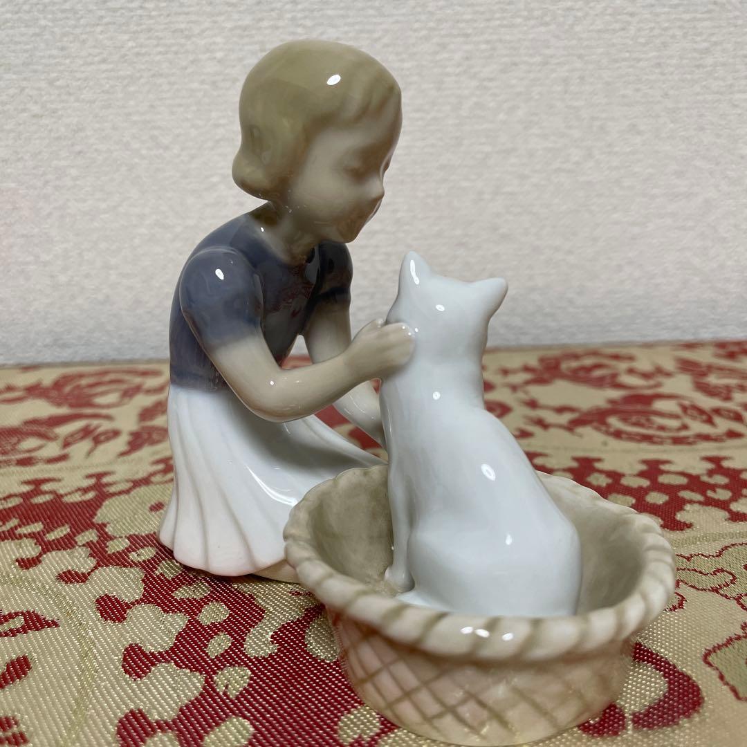 ・少女と白いネコ・１０cm×１１cm・Ｂ＆Ｇ． ・