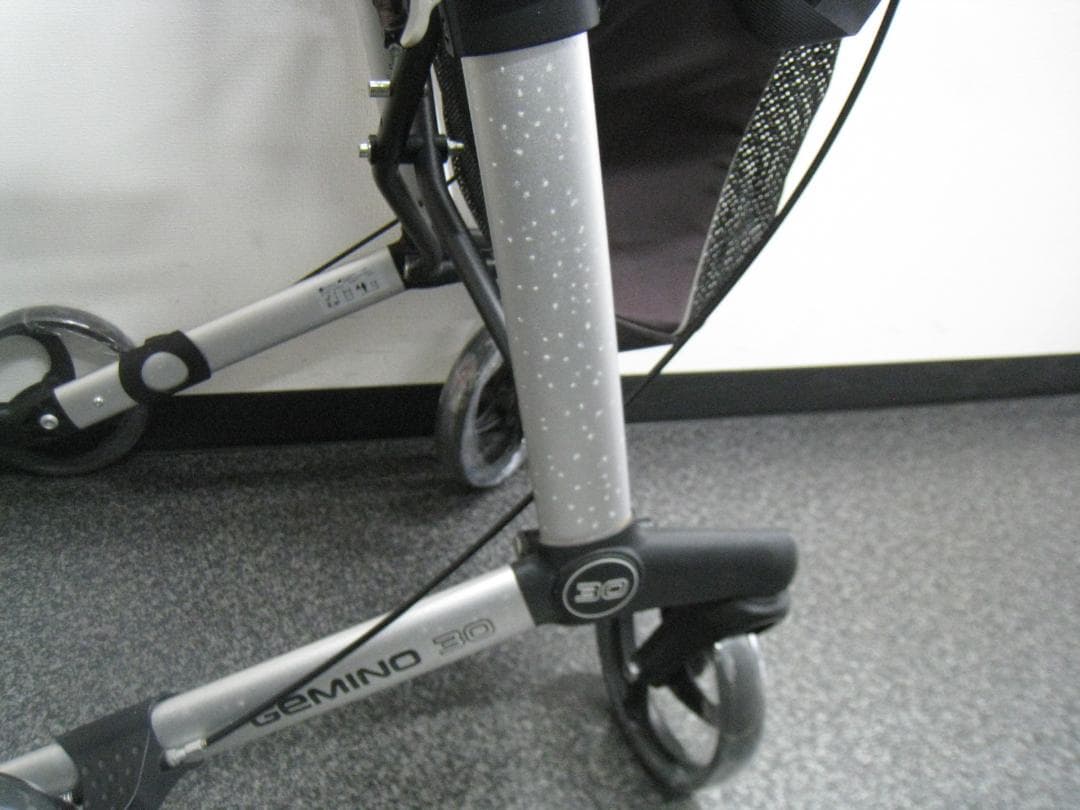 ハンディウォークＬ　GEMINO 30 歩行器 歩行車 パラマウントベッド ②