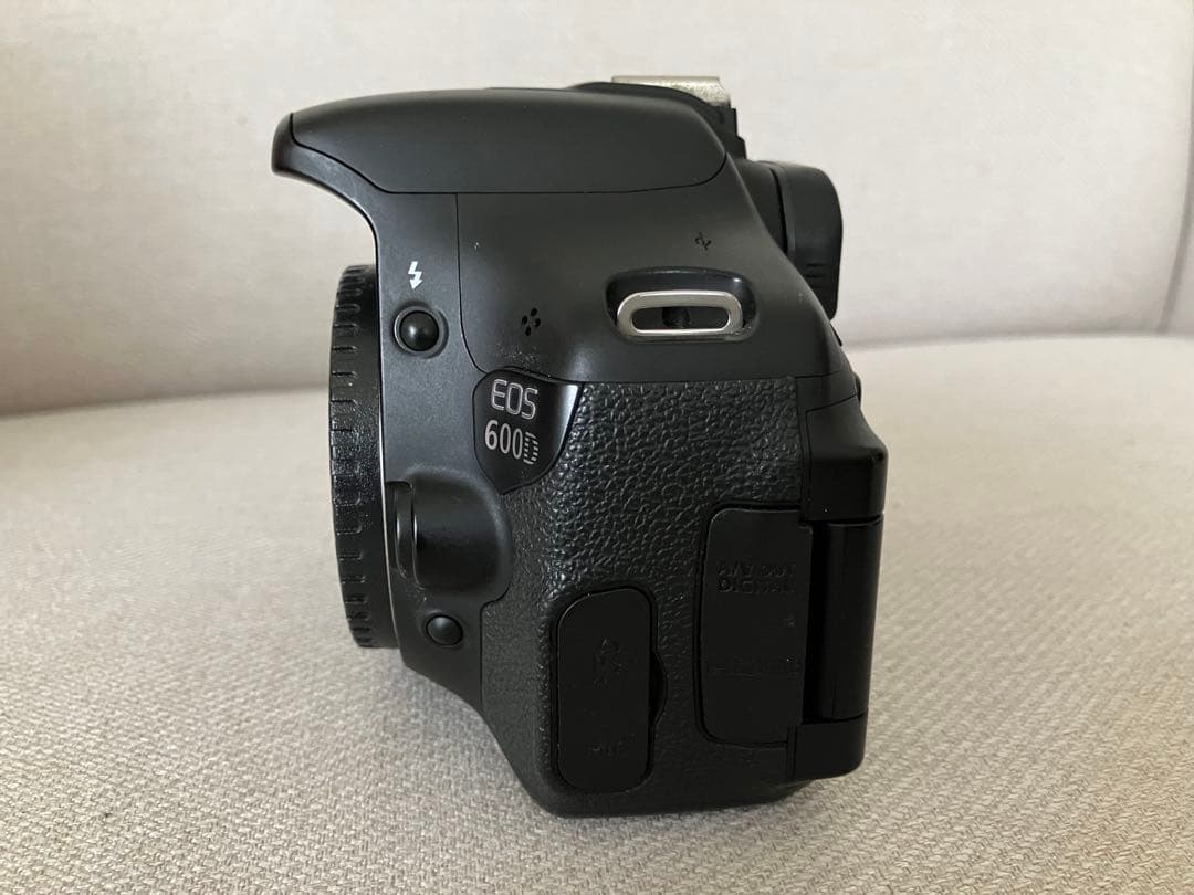 Canon EOS600D ショット11,655 純正レンズ、予備バッテリー付き
