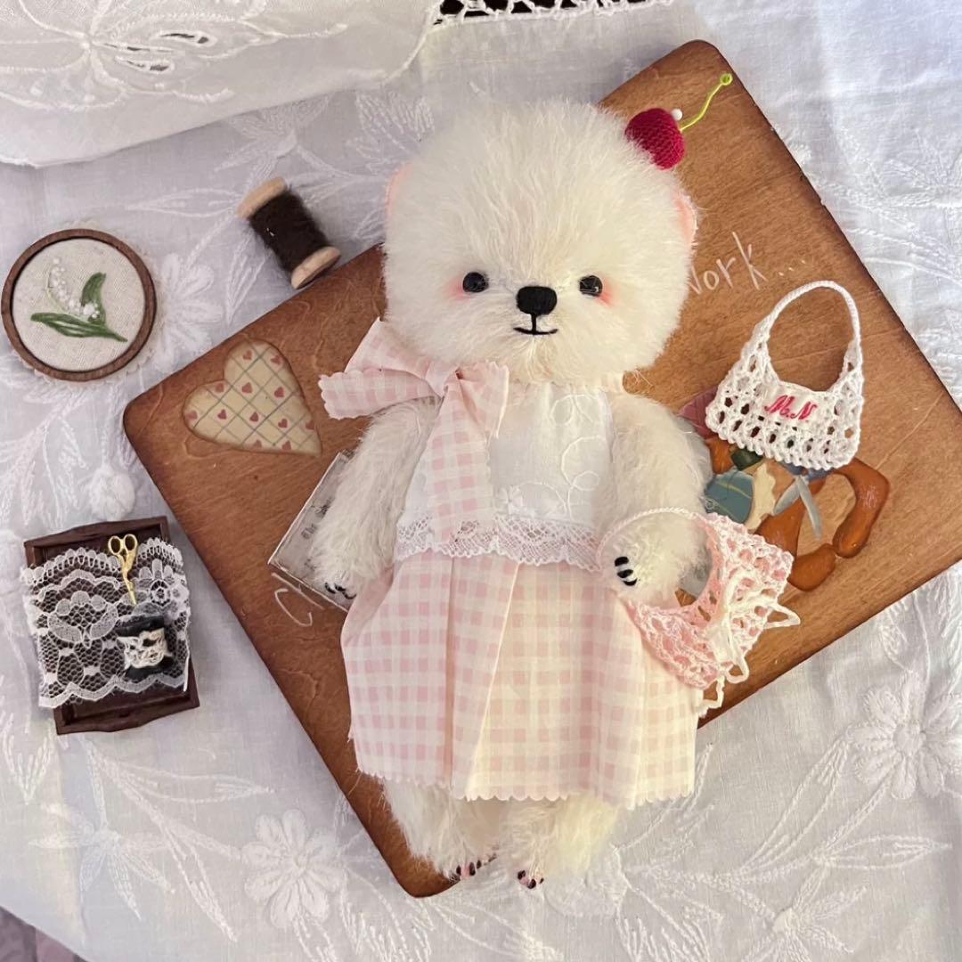 かわいい白熊ちゃん ぬいぐるみ くま ハンドメイド 海外作家様 テディベア