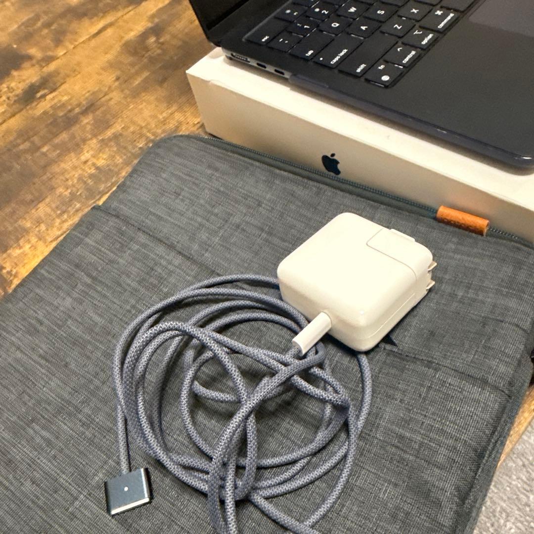 MacBook Air M2 8GB256GB UK配列 訳あり縦線
