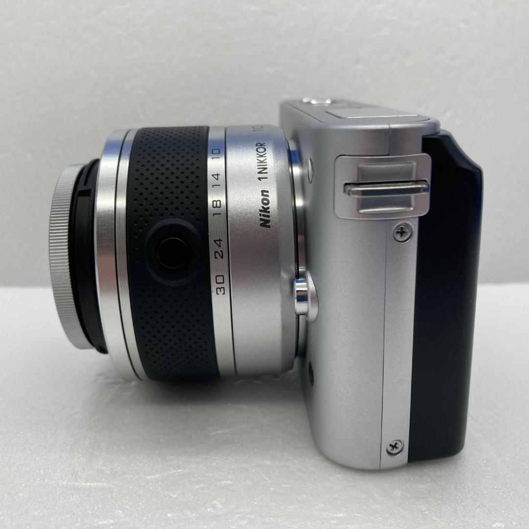 Nikon 1 J1　シルバー　ダブルズーム
